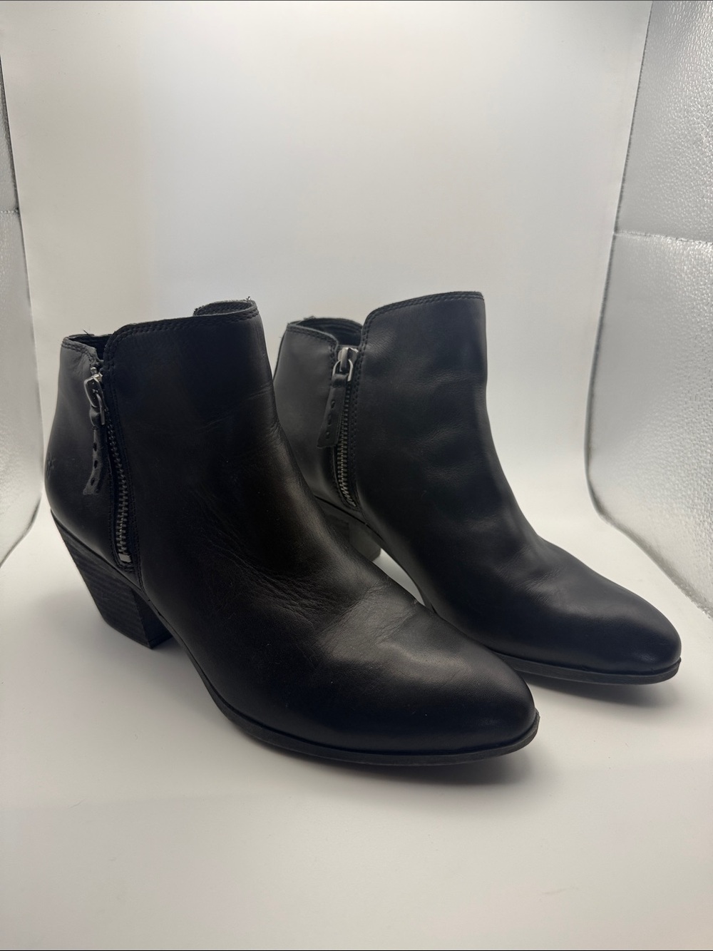 EUC Frye Black Leather Ankle Boots with Side Zip Size 7.5